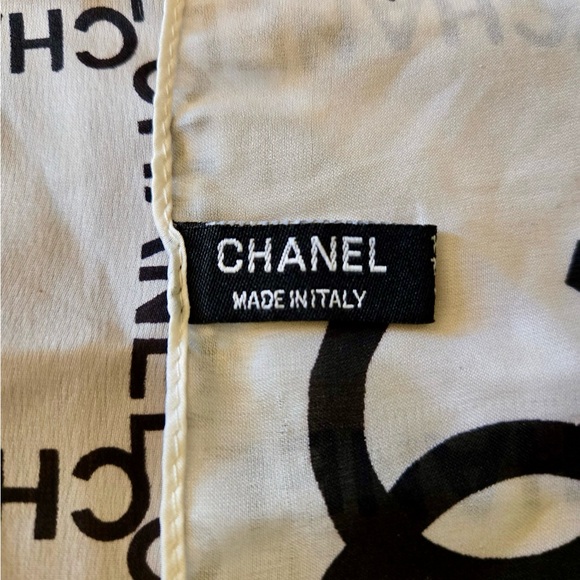 CHANEL Authentic Silk Scarf/Wrap EUC💕 - Picture 6 of 7